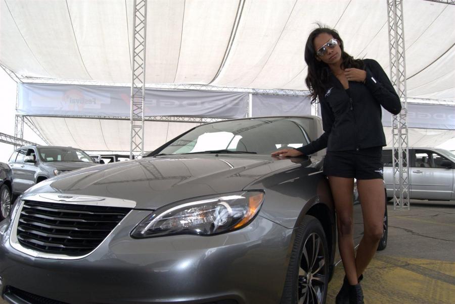  Chrysler 200 S Convertible 2011 года  (фото 8 из 18)